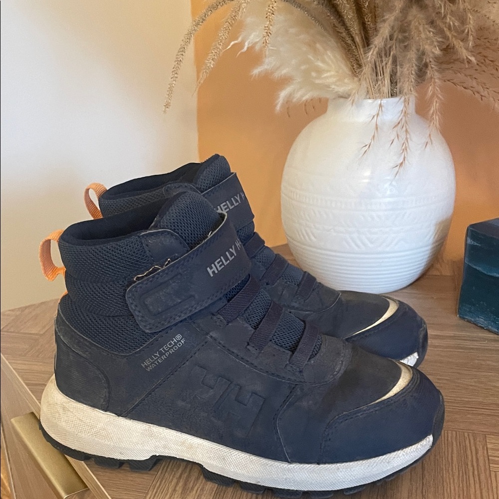 Helly Hansen Dark Blue High-Top Sneakers with Orange Detail